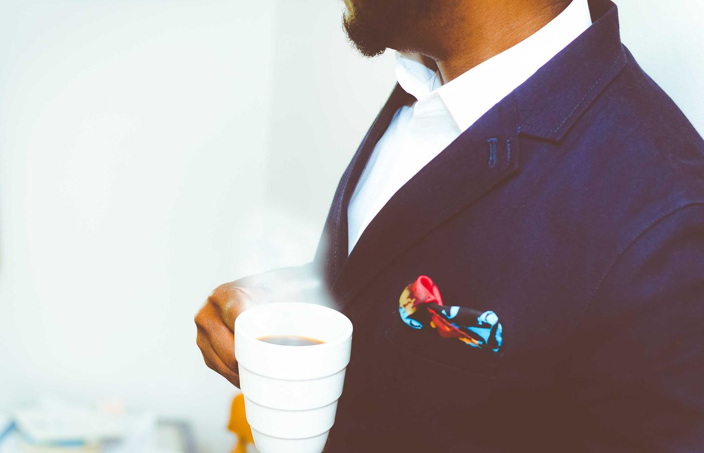 Natuurlijke elementen zoals bladeren, symbolisch voor ecologie